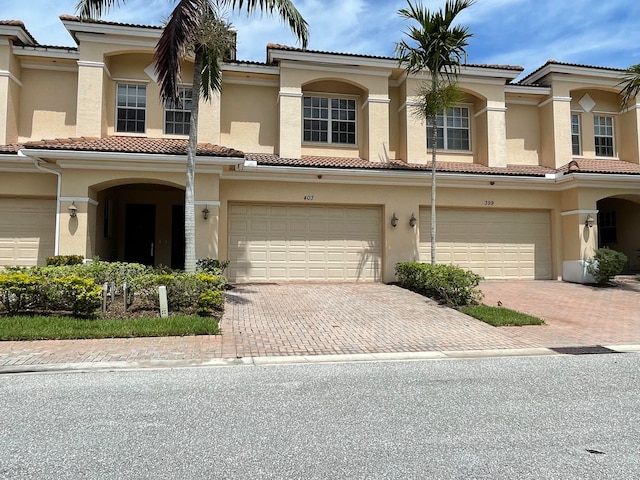 view of front facade with a garage