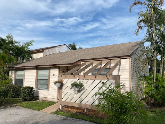 view of front of property