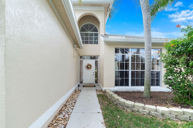 property entrance featuring stucco siding