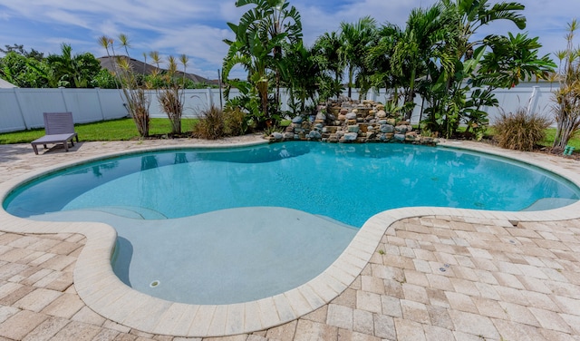 view of swimming pool