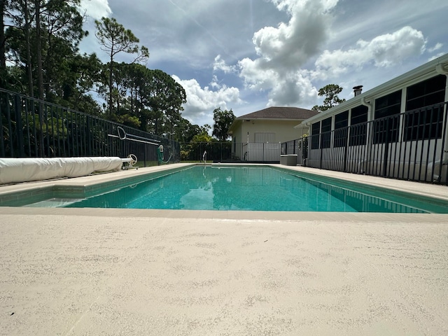 view of swimming pool