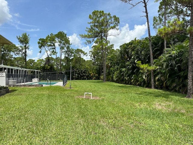 view of yard featuring a fenced in pool