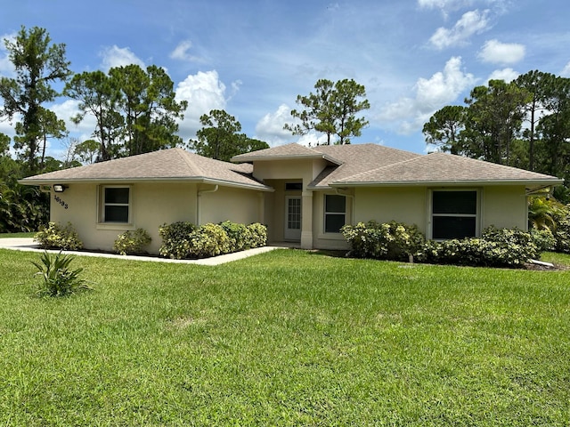 view of front facade with a front yard