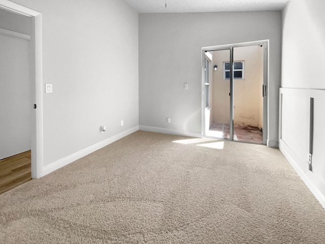 unfurnished bedroom featuring carpet and vaulted ceiling