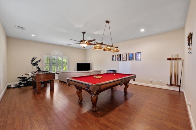 playroom featuring ceiling fan, hardwood / wood-style flooring, and billiards