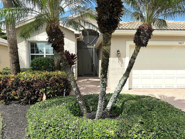 view of front facade with a garage