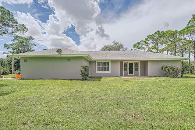 view of front facade featuring a front yard