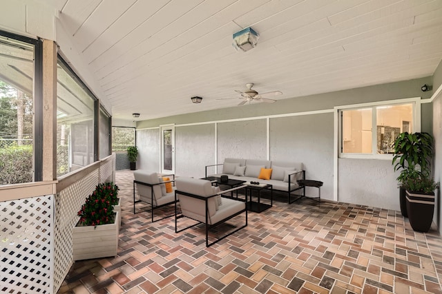 sunroom with ceiling fan