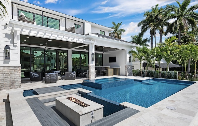 view of swimming pool with fence, a patio, an outdoor living space with a fire pit, a ceiling fan, and a pool with connected hot tub