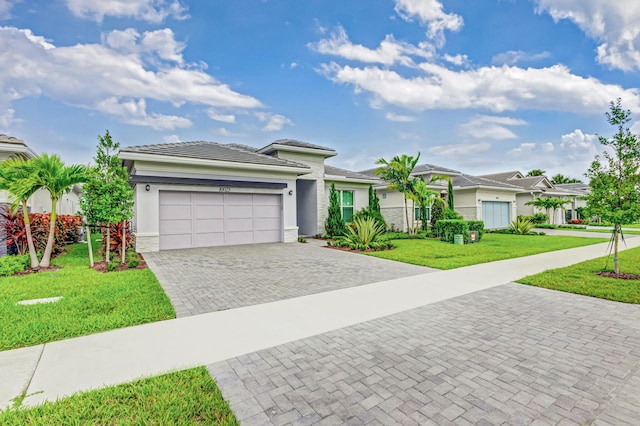 view of front of home featuring a front lawn and a garage