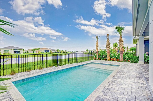 view of swimming pool