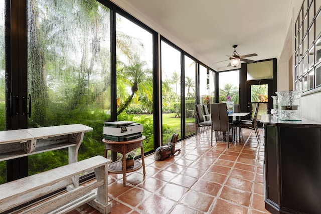 sunroom with ceiling fan