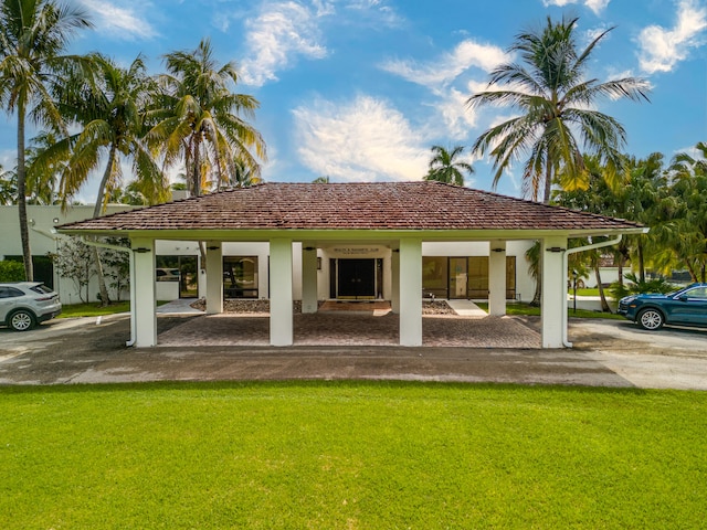 view of community featuring a yard