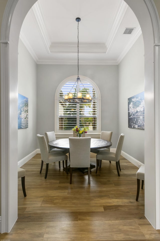 11780 Otter Run, Lake Worth, FL 33449 - dining space featuring visible vents, arched walkways, a chandelier, and a tray ceiling