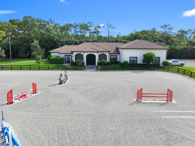 view of front of house featuring a front lawn