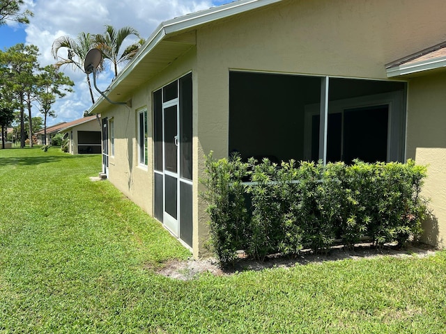 view of side of property featuring a yard