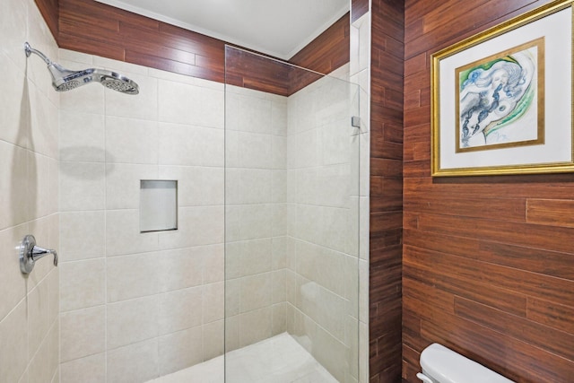 bathroom featuring toilet and a tile shower