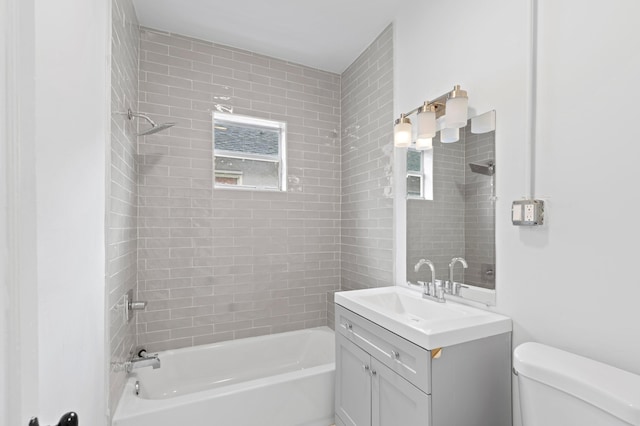 full bathroom with vanity, toilet, and tiled shower / bath