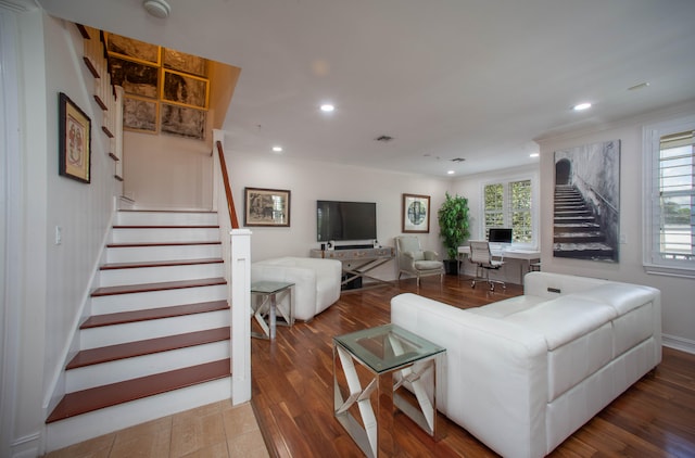 living room featuring hardwood / wood-style floors and crown molding