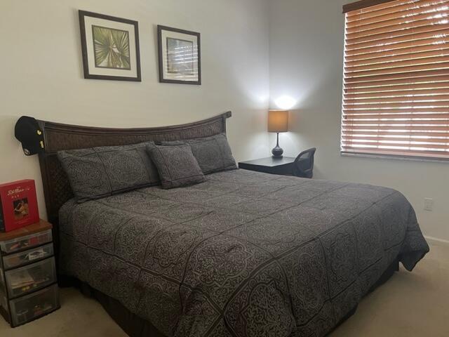 bedroom featuring carpet floors