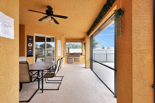 sunroom with ceiling fan