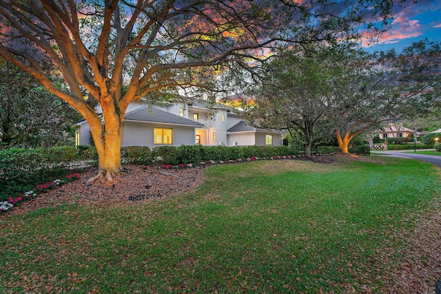 view of yard at dusk