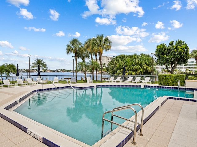 view of swimming pool featuring a water view