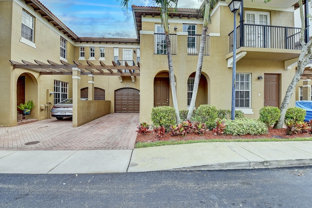 view of front of property featuring a garage