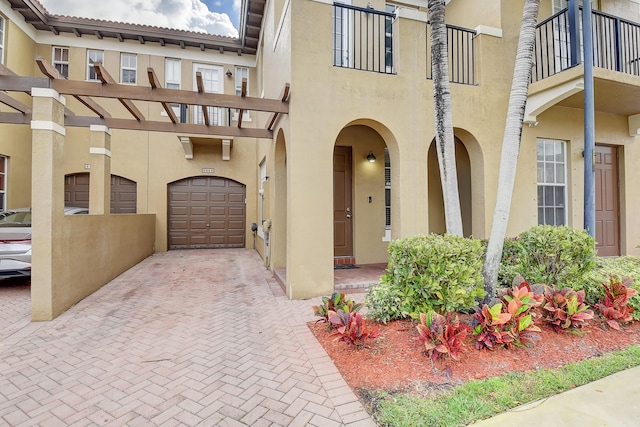 view of front of house featuring a garage