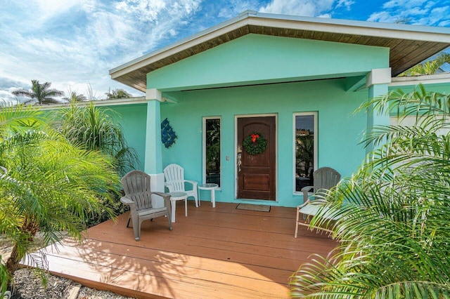 property entrance with stucco siding