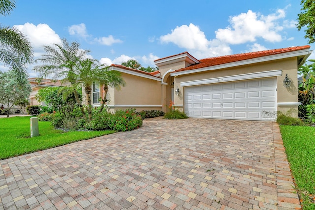 view of front of house featuring a garage and a front yard