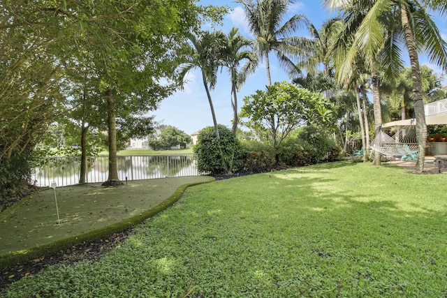 view of yard featuring a water view