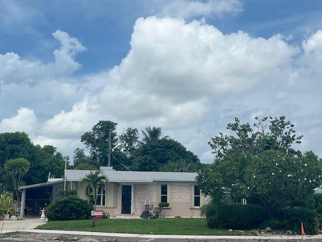 ranch-style home with a front lawn