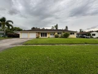 ranch-style home with a front yard