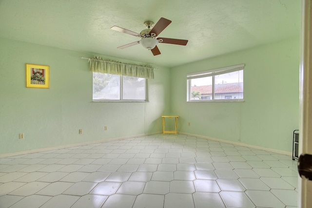 empty room featuring ceiling fan