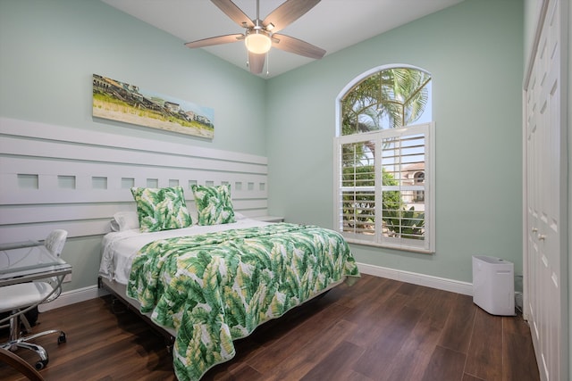 bedroom featuring ceiling fan, dark wood-type flooring, and a closet