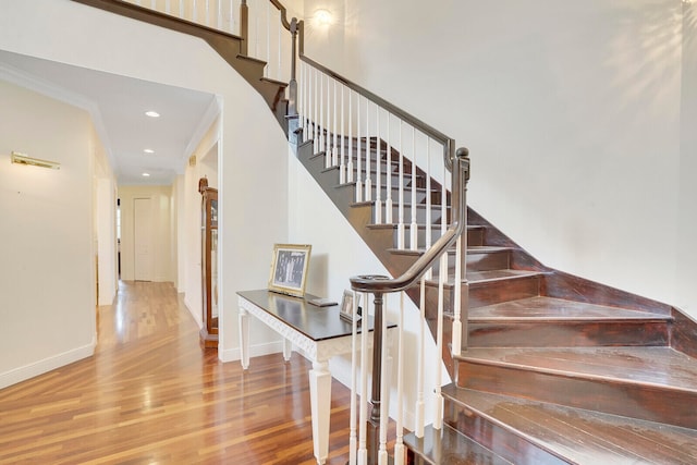 recreation room with bar area, hardwood / wood-style flooring, billiards, and crown molding