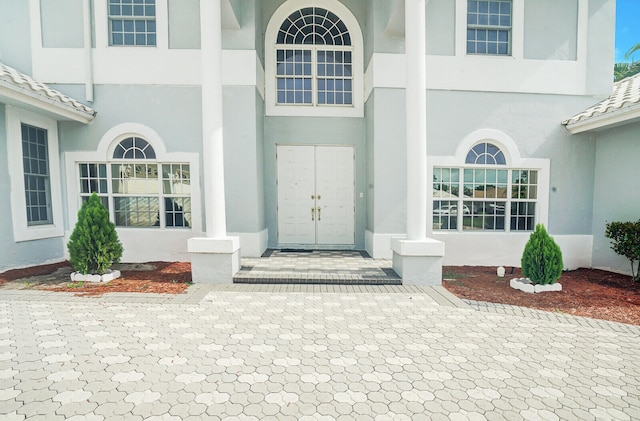 entrance foyer featuring a notable chandelier and hardwood / wood-style floors