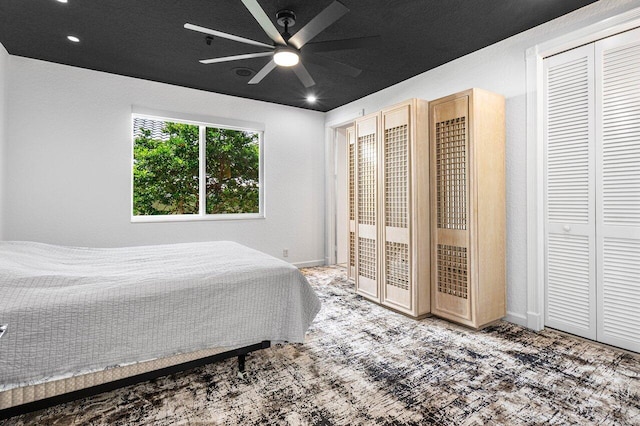 bedroom featuring carpet and ceiling fan