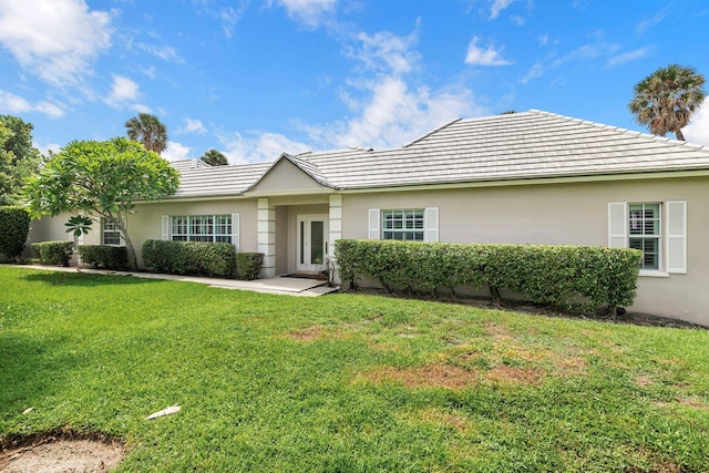 ranch-style house featuring a front yard