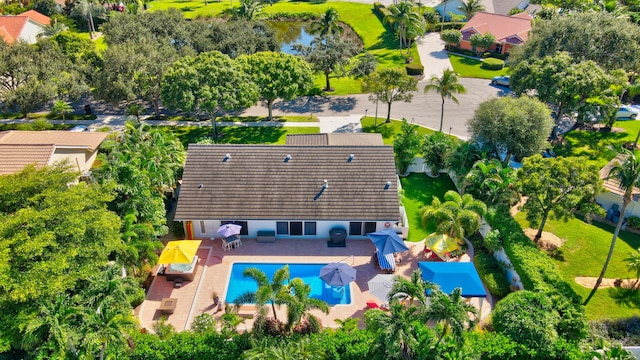 2951 San Remo Way, Delray Beach, FL 33445 - aerial view of property and surrounding area featuring a pool