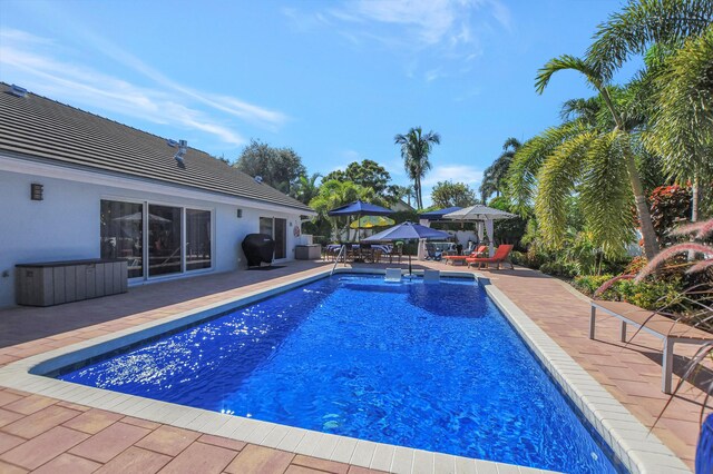 2951 San Remo Way, Delray Beach, FL 33445 - outdoor pool featuring a patio
