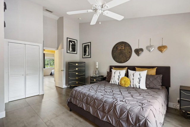 bedroom featuring a closet, visible vents, ceiling fan, and vaulted ceiling