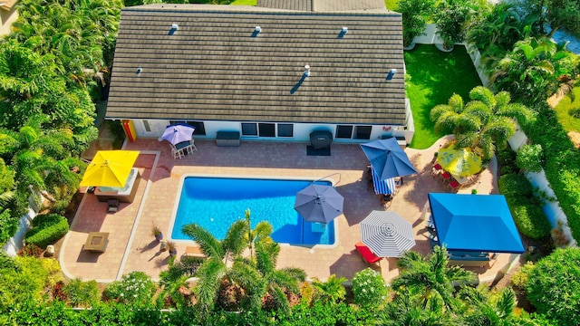 2951 San Remo Way, Delray Beach, FL 33445 - view of subject property with a pool