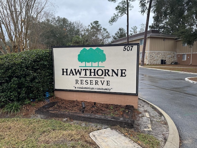 view of community / neighborhood sign