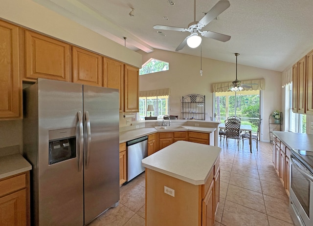 kitchen featuring stainless steel appliances, ceiling fan, hanging light fixtures, and kitchen peninsula