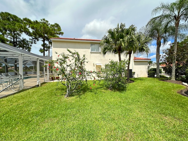 view of yard featuring a lanai