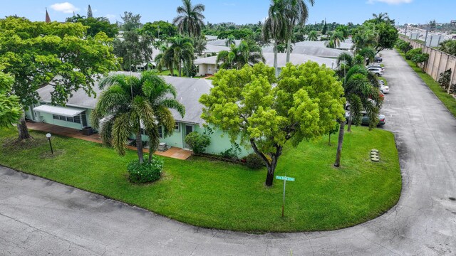 single story home with a front yard