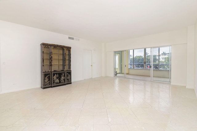 389 S Lake Dr Unit 2H, Palm Beach, FL 33480 - unfurnished room featuring baseboards