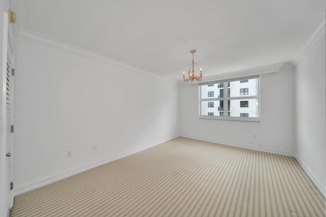 carpeted spare room with crown molding and an inviting chandelier